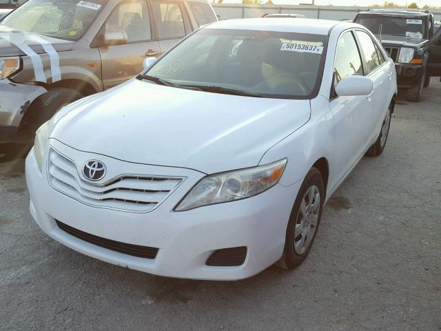 4T1BF3EK6BU600290 - 2011 TOYOTA CAMRY BASE WHITE photo 2