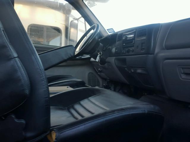 3FDNF65Y31MA38225 - 2001 FORD F650 SUPER BLACK photo 5