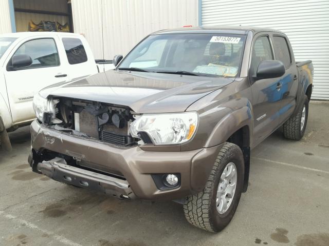 3TMLU4EN7DM128882 - 2013 TOYOTA TACOMA DOU BROWN photo 2