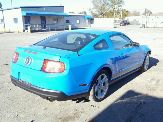 1ZVBP8AN6A5142819 - 2010 FORD MUSTANG BLUE photo 4