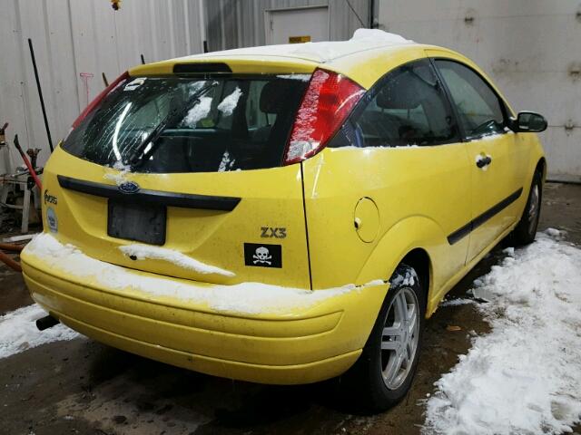 3FAFP31343R190038 - 2003 FORD FOCUS ZX3 YELLOW photo 4