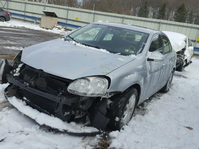 3VWRZ7AJ4AM057536 - 2010 VOLKSWAGEN JETTA SE SILVER photo 2