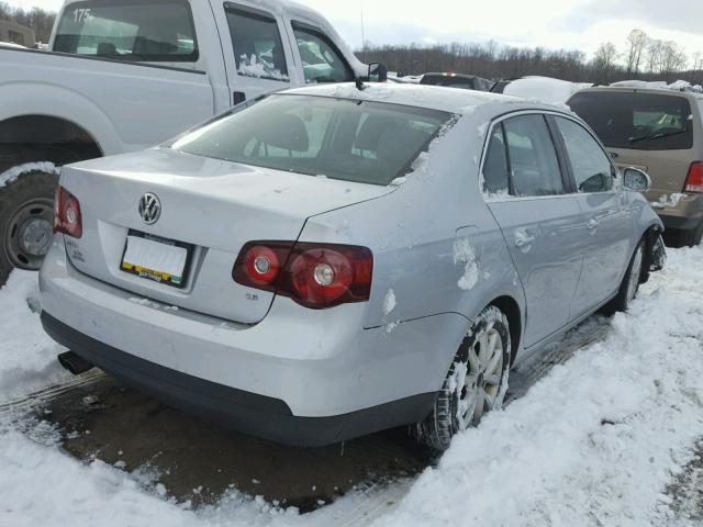 3VWRZ7AJ4AM057536 - 2010 VOLKSWAGEN JETTA SE SILVER photo 4