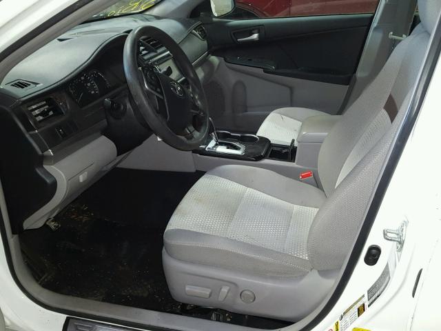 4T4BF1FK9CR190823 - 2012 TOYOTA CAMRY BASE WHITE photo 5
