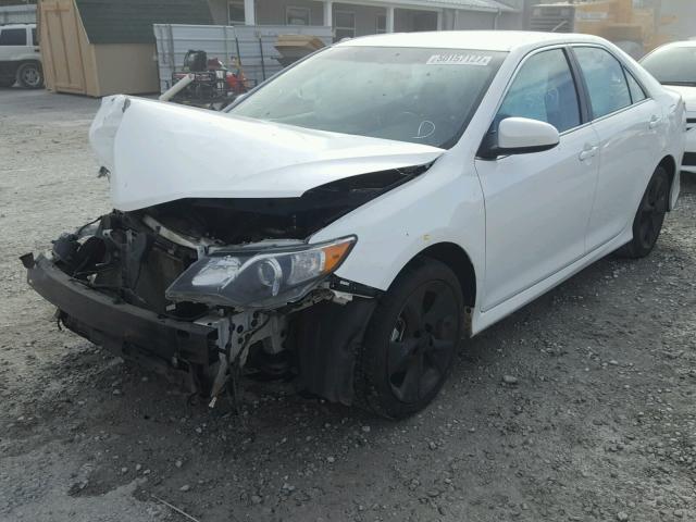 4T1BF1FK2EU745754 - 2014 TOYOTA CAMRY L SILVER photo 2