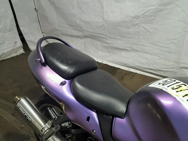 JS1GW71A252107991 - 2005 SUZUKI GSX1300 RK PURPLE photo 6