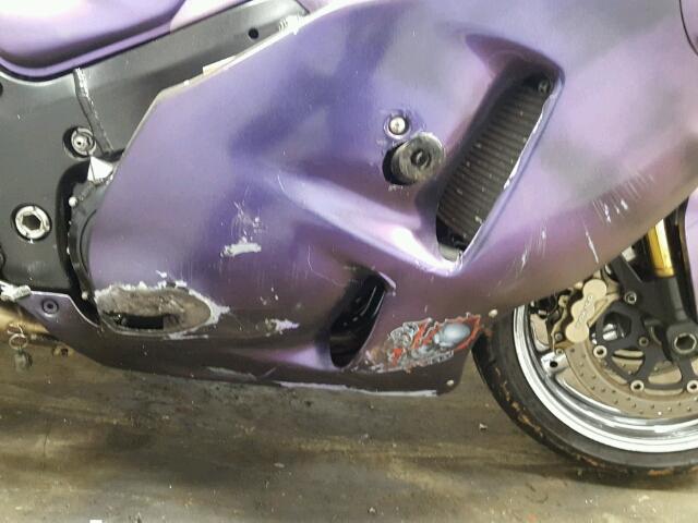 JS1GW71A252107991 - 2005 SUZUKI GSX1300 RK PURPLE photo 9