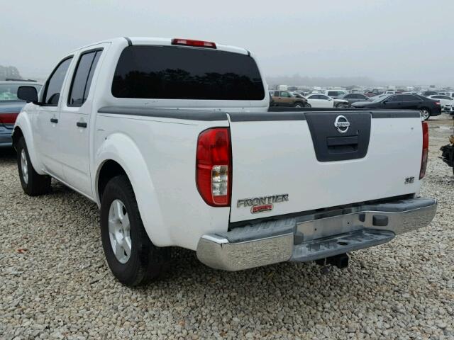 1N6AD07U86C475207 - 2006 NISSAN FRONTIER C WHITE photo 3