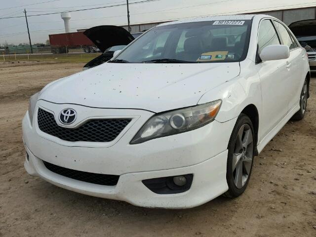 4T1BK3EK0BU624516 - 2011 TOYOTA CAMRY SE WHITE photo 2