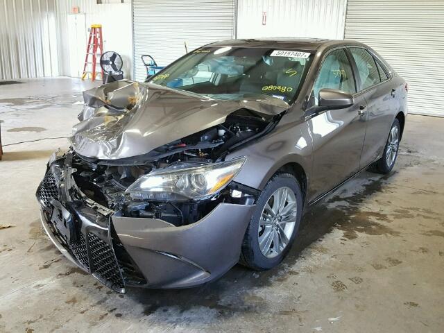 4T1BF1FK3FU080980 - 2015 TOYOTA CAMRY LE GRAY photo 2