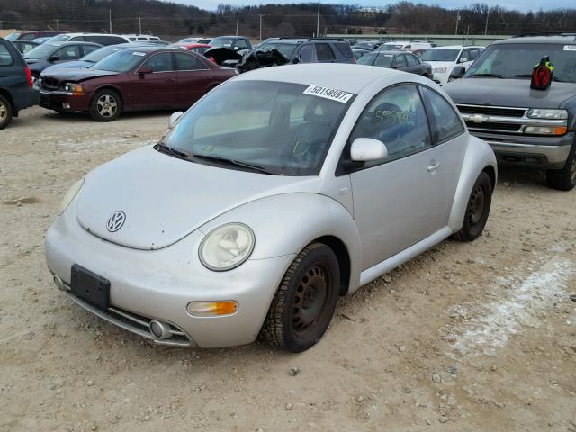 3VWCF21C8YM441378 - 2000 VOLKSWAGEN NEW BEETLE 银色 照片 2