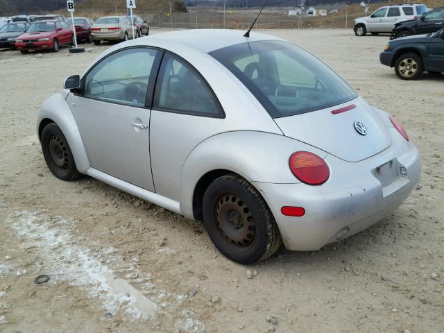 3VWCF21C8YM441378 - 2000 VOLKSWAGEN NEW BEETLE 银色 照片 3