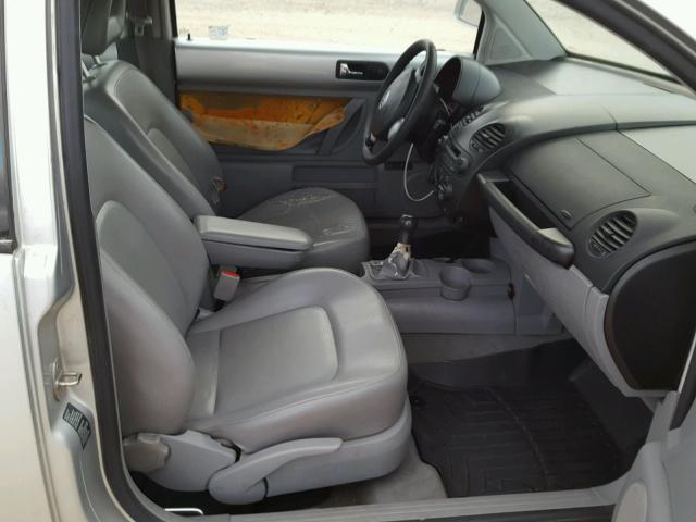 3VWCF21C8YM441378 - 2000 VOLKSWAGEN NEW BEETLE 银色 照片 5