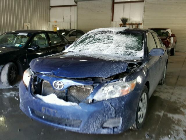 4T1BF3EK0BU764702 - 2011 TOYOTA CAMRY BASE BLUE photo 2