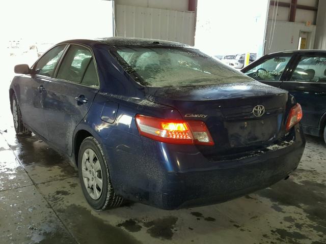 4T1BF3EK0BU764702 - 2011 TOYOTA CAMRY BASE BLUE photo 3