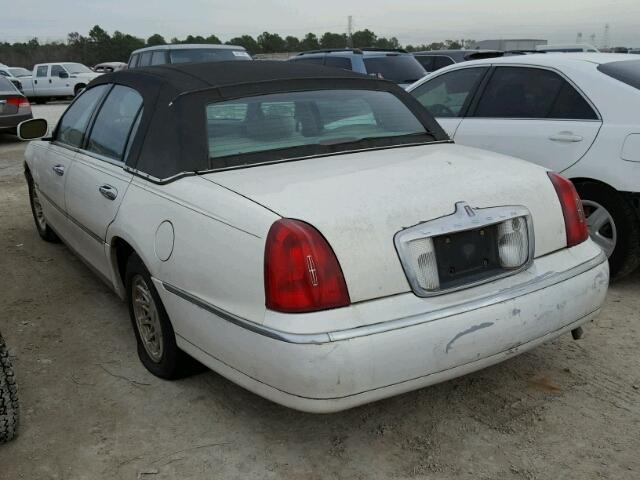 1LNHM82W9XY619467 - 1999 LINCOLN TOWN CAR S WHITE photo 3