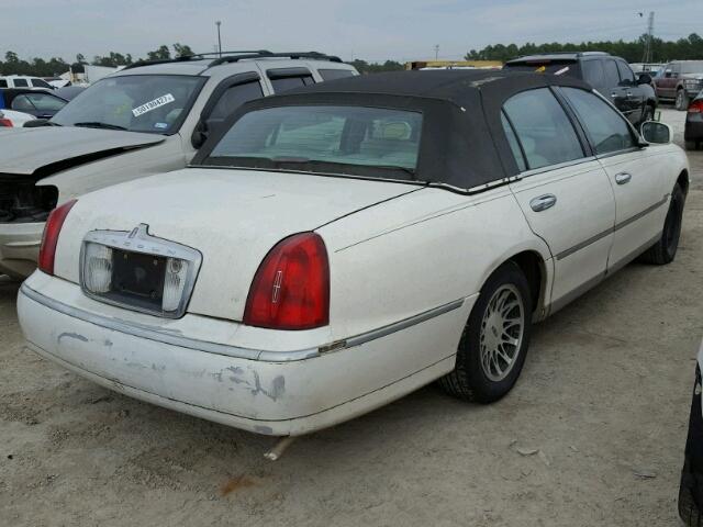 1LNHM82W9XY619467 - 1999 LINCOLN TOWN CAR S WHITE photo 4