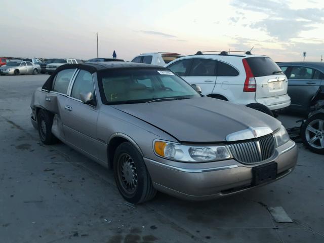 1LNHM82W71Y640762 - 2001 LINCOLN TOWN CAR S BROWN photo 1