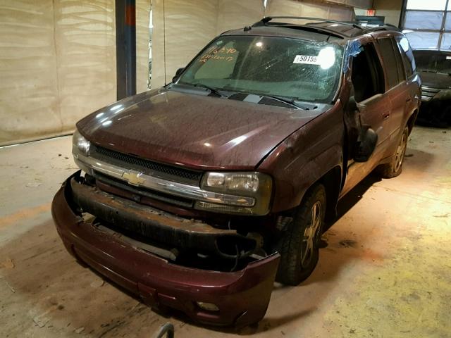 1GNDT13S252300184 - 2005 CHEVROLET TRAILBLAZE MAROON photo 2