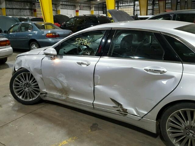 3LN6L2JK8DR814833 - 2013 LINCOLN MKZ SILVER photo 9