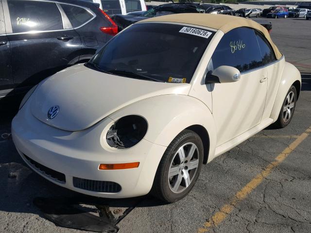 3VWRF31Y06M300605 - 2006 VOLKSWAGEN NEW BEETLE 白色 照片 2