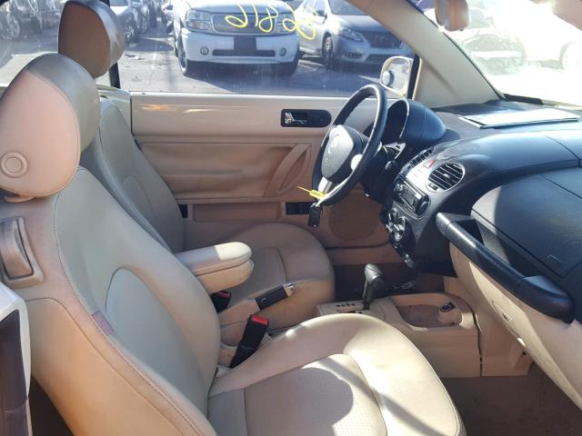 3VWRF31Y06M300605 - 2006 VOLKSWAGEN NEW BEETLE 白色 照片 5