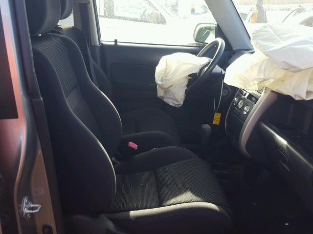 JTLKT324464038421 - 2006 TOYOTA SCION XB Plata foto 5