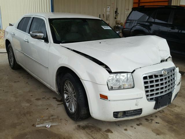 2C3CA5CV8AH159199 - 2010 CHRYSLER 300 TOURIN WHITE photo 1