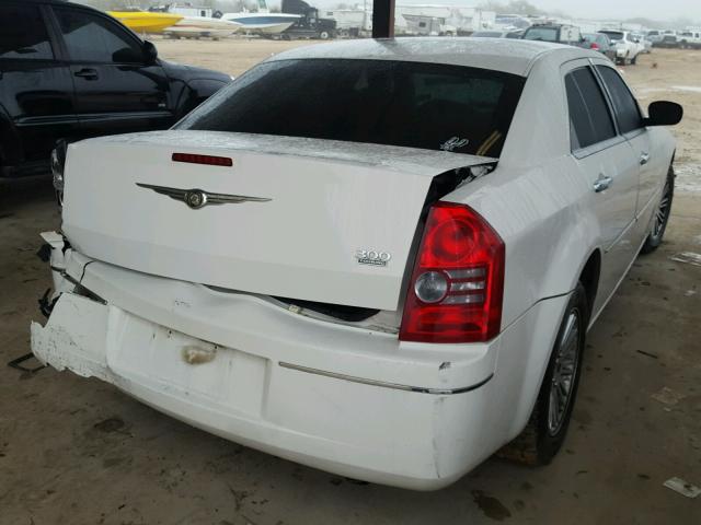 2C3CA5CV8AH159199 - 2010 CHRYSLER 300 TOURIN WHITE photo 4