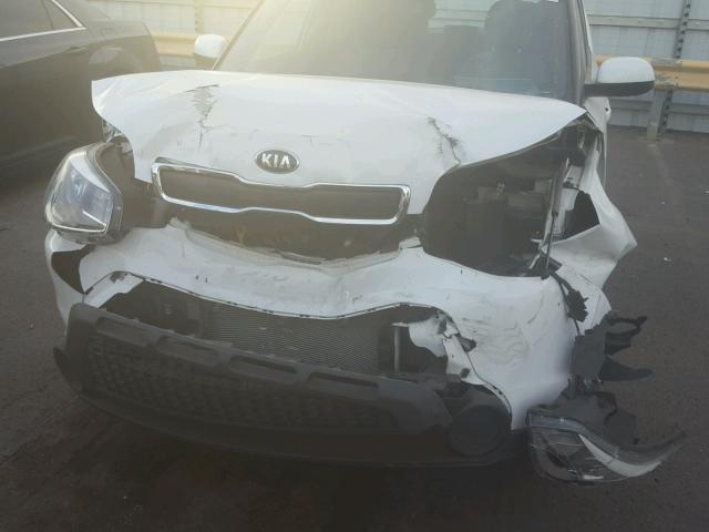 KNDJN2A23F7179703 - 2015 KIA SOUL WHITE photo 9