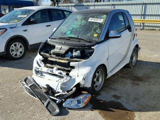 WMEEJ3BA4FK810644 - 2015 SMART FORTWO PUR WHITE photo 2