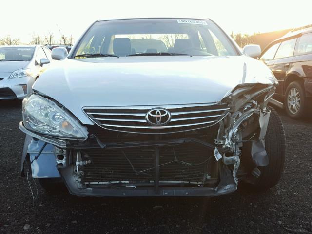 4T1BE30K25U039925 - 2005 TOYOTA CAMRY LE GRAY photo 9