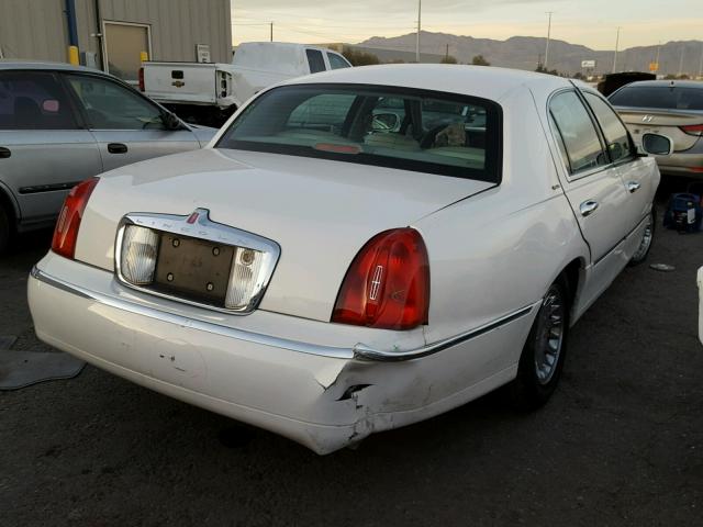 1LNHM82W8XY625390 - 1999 LINCOLN TOWN CAR S WHITE photo 4