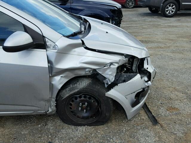 1G1JA5SHXD4143319 - 2013 CHEVROLET SONIC LS 银色 照片 9