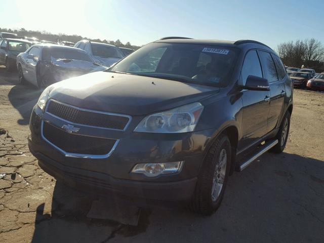 1GNEV23D79S103457 - 2009 CHEVROLET TRAVERSE L GRAY photo 2