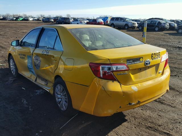 4T1BD1FK6EU127214 - 2014 TOYOTA CAMRY HYBR YELLOW photo 3