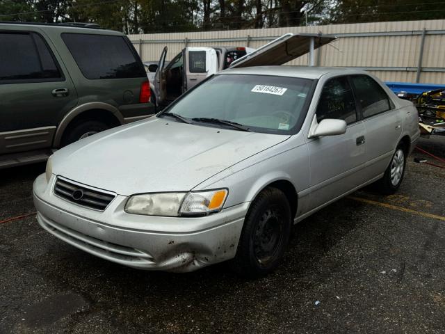 4T1BG22K4YU639402 - 2000 TOYOTA CAMRY CE SILVER photo 2