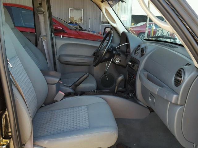 1J4GL48K95W715201 - 2005 JEEP LIBERTY SP BLACK photo 5