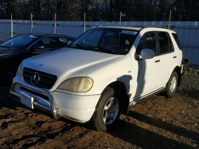 4JGAB54E1YA192595 - 2000 MERCEDES-BENZ ML 320 WHITE photo 2