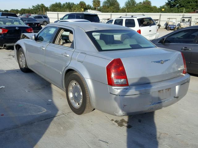 2C3JA53G15H188588 - 2005 CHRYSLER 300 TOURIN SILVER photo 3