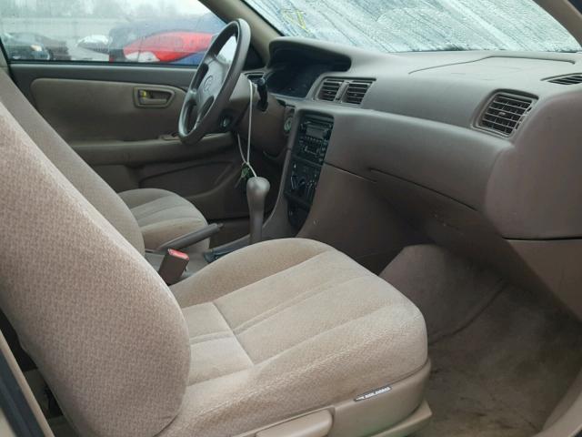 4T1BF28K2YU937764 - 2000 TOYOTA CAMRY LE 金色 照片 5