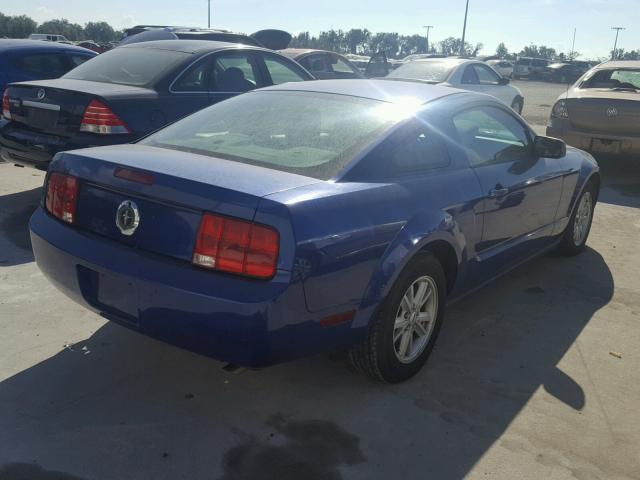 1ZVFT80N655175520 - 2005 FORD MUSTANG BLUE photo 4