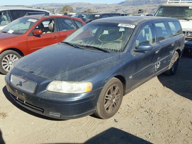 YV1SW640662557037 - 2006 VOLVO V70 BLUE photo 2