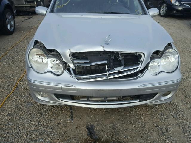 WDBRF84J25F601873 - 2005 MERCEDES-BENZ C 320 4MAT SILVER photo 9