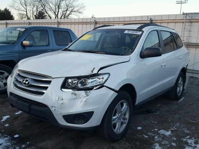 5XYZGDAB5CG111586 - 2012 HYUNDAI SANTA FE G WHITE photo 2