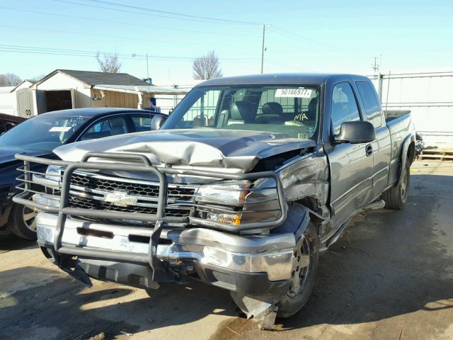 1GCEK19BX6E158366 - 2006 CHEVROLET SILVERADO GRAY photo 2