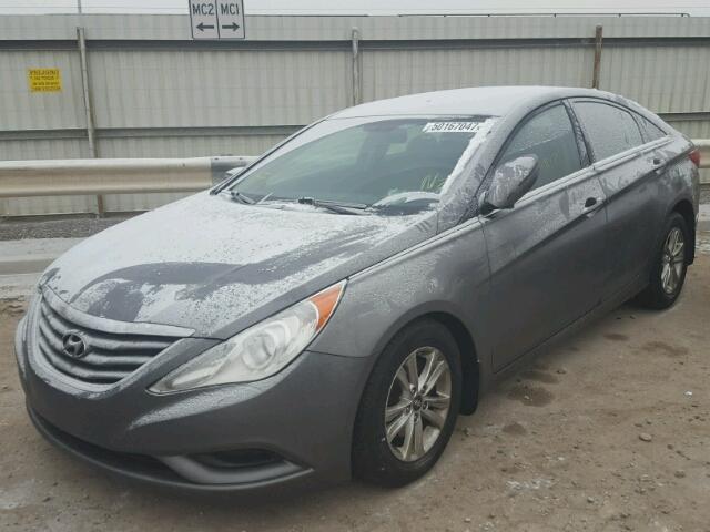 5NPEB4AC1BH126843 - 2011 HYUNDAI SONATA GLS GRAY photo 2