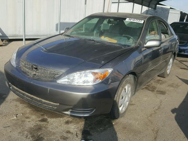 4T1BE32K03U681618 - 2003 TOYOTA CAMRY LE CHARCOAL photo 2