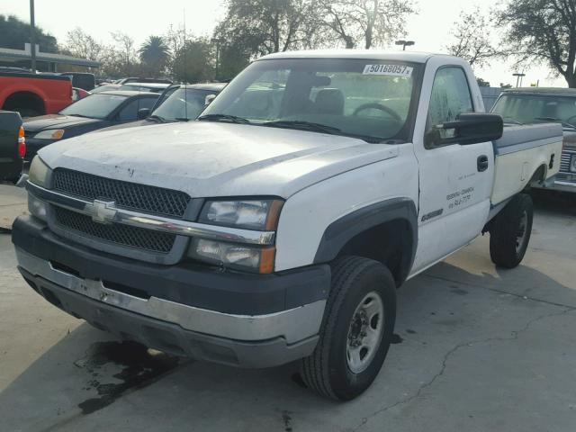 1GCHC24U23E345279 - 2003 CHEVROLET SILVERADO WHITE photo 2