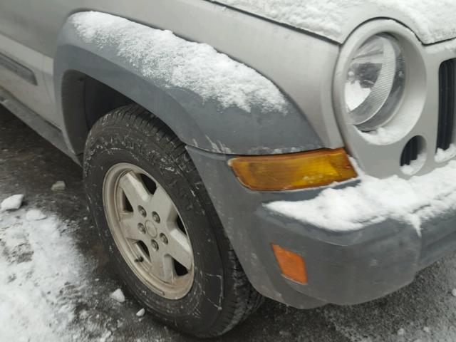 1J4GL48K35W698444 - 2005 JEEP LIBERTY SP GRAY photo 9